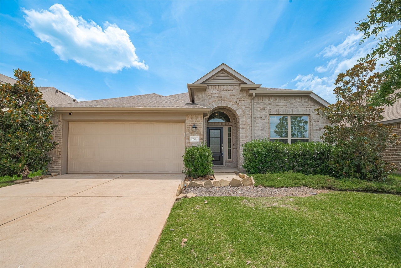 Richmond, TX 77406 | 3 beds | 2 baths |$319,000